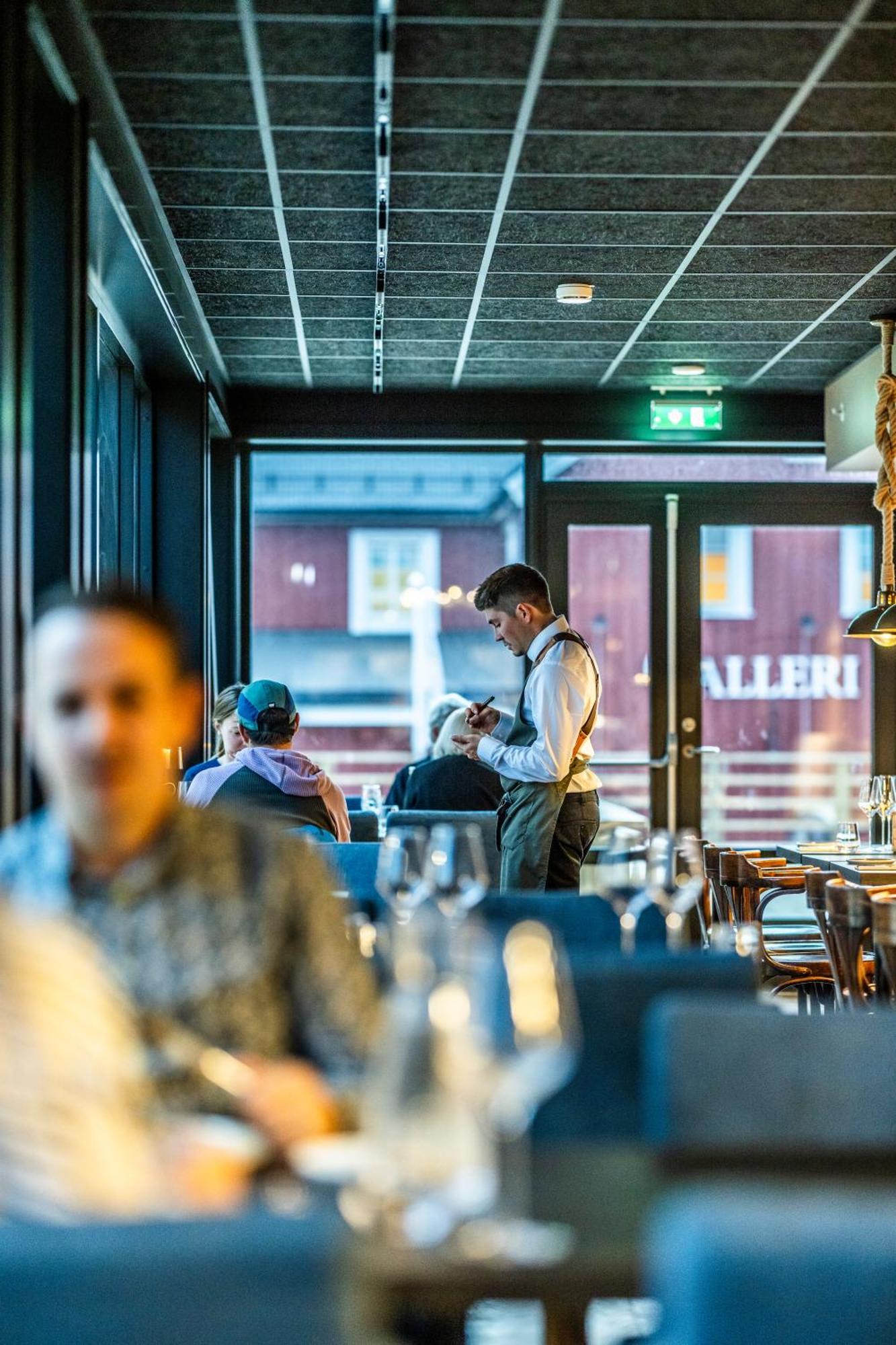 Henningsvaer Bryggehotell - By Classic Norway Hotels Экстерьер фото